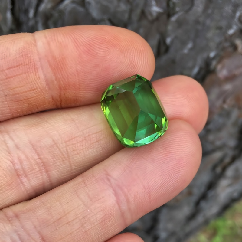 Color! Big Green Natural Tourmaline Mozambique 21.50 ct  Litnon.com