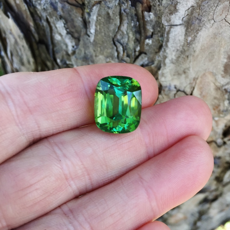 Color! Big Green Natural Tourmaline Mozambique 21.50 ct  Litnon.com