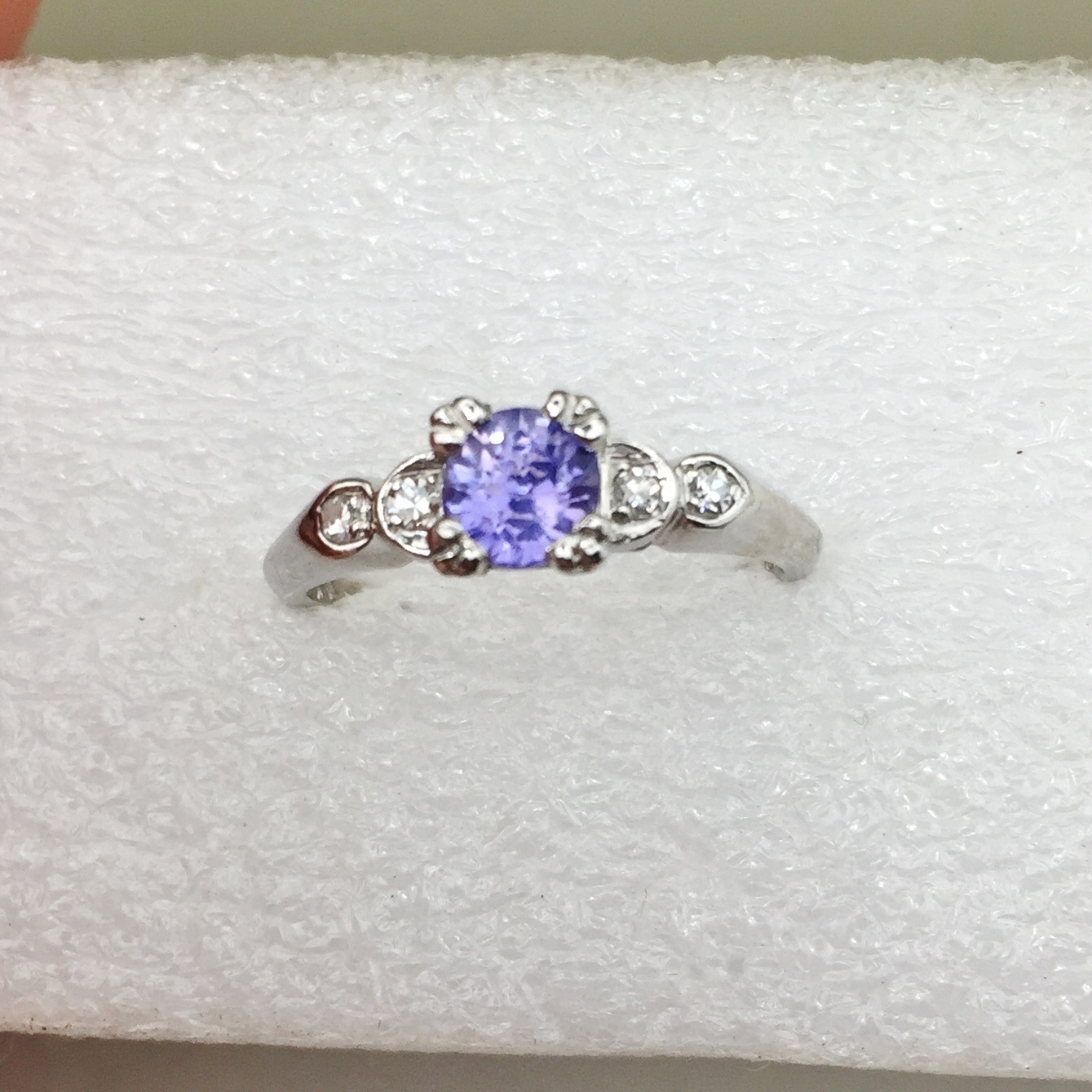 Vintage Ceylon Lilac Sapphire Platinum Diamond Ring Litnon.com