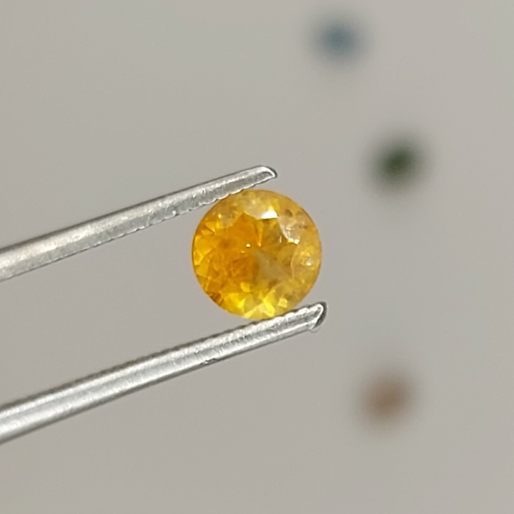 Natural Yellow - Orange Montana Sapphire 0.47 Carats  Litnon.com
