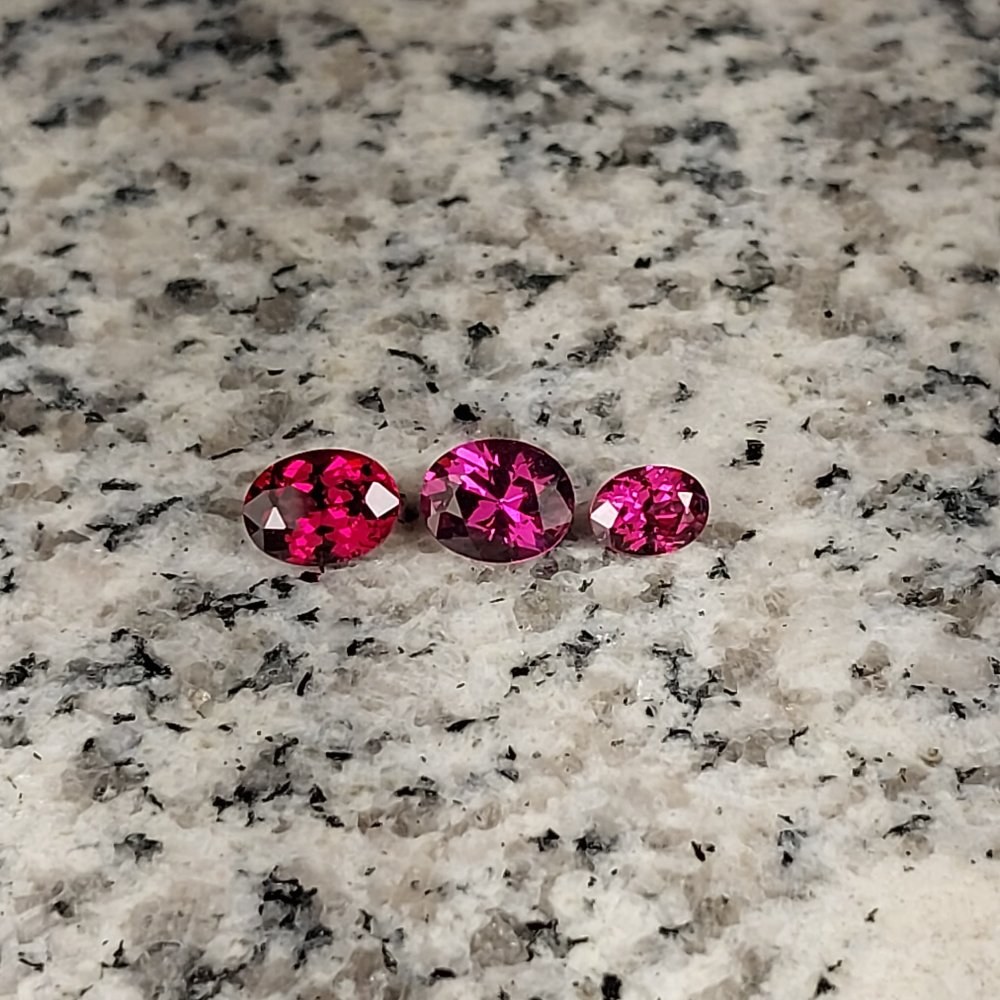 Quality Tanga Rhodolite Garnet Lot  Tanzania 2.43 Carats Litnon.com