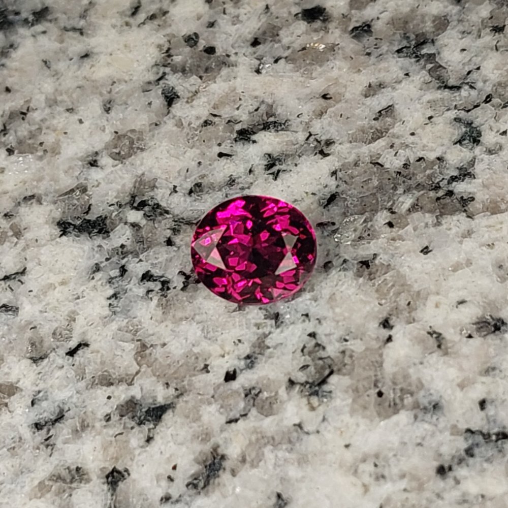 Quality Tanga Rhodolite Garnet Tanzania 2.70 Carats Litnon.com