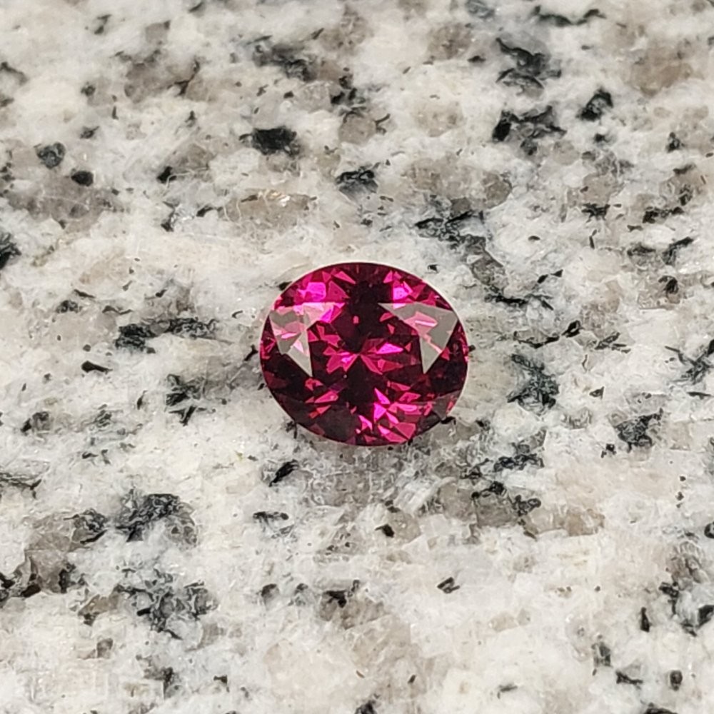 Quality Tanga Rhodolite Garnet Tanzania 1.97 Carats Litnon.com