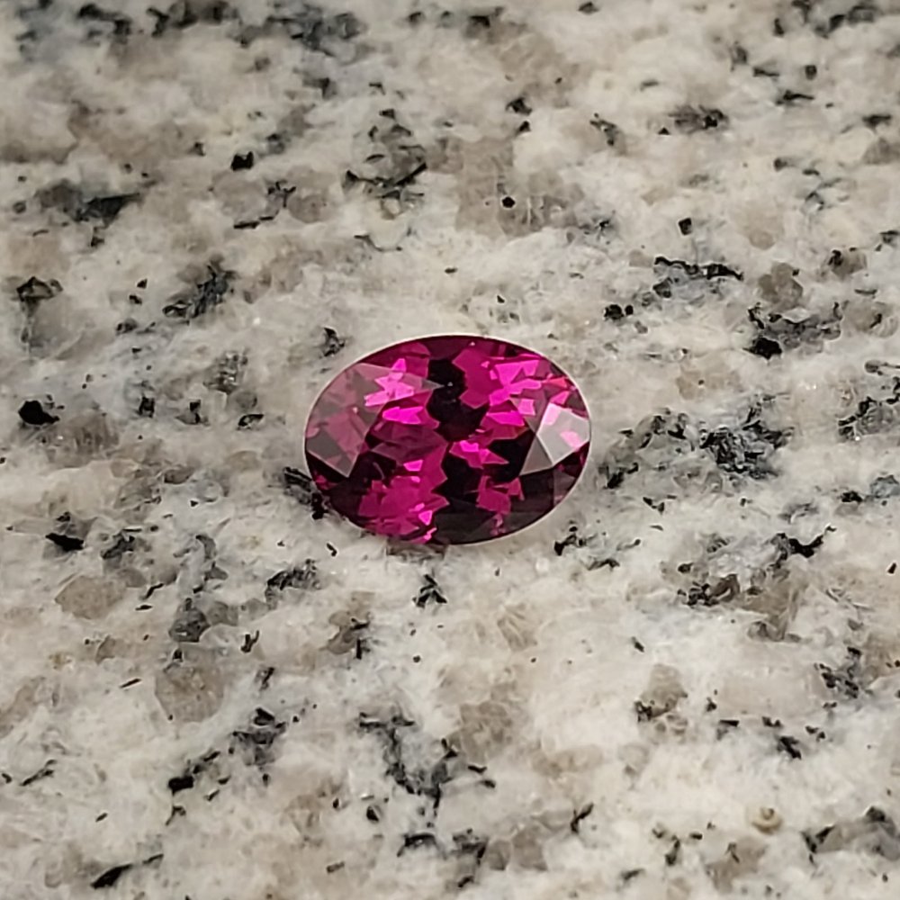 Quality Tanga Rhodolite Garnet Tanzania 2.07 Carats Litnon.com