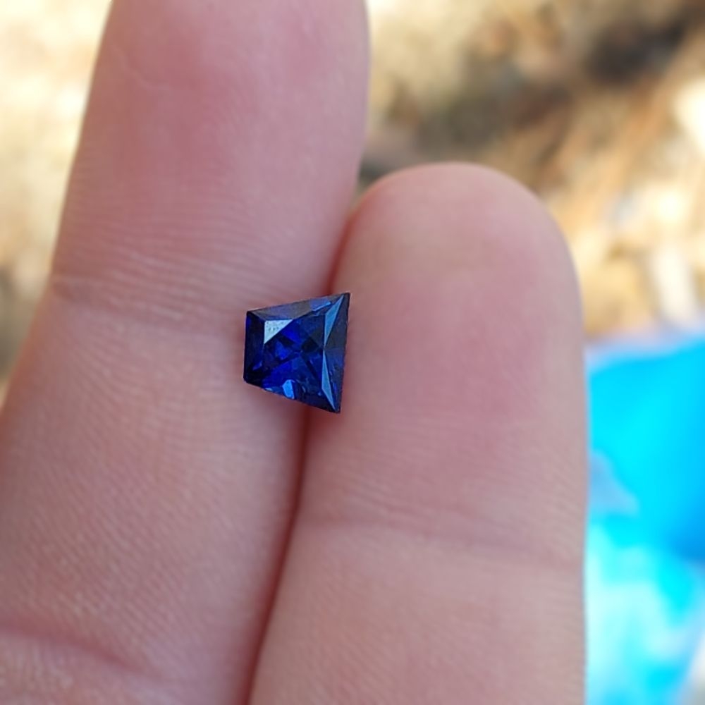  Royal Blue Natural Sapphire Thailand 1.39 Carats Litnon.com