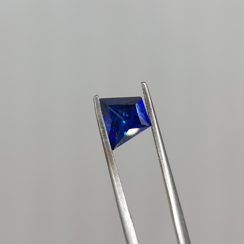  Royal Blue Natural Sapphire Thailand 1.39 Carats Litnon.com