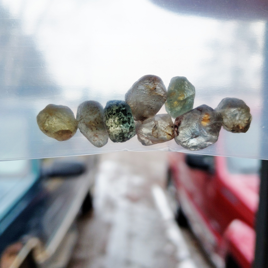 Hand Select Unheated Natural Montana Sapphire Facet Rough 44.22 Carats Litnon.com