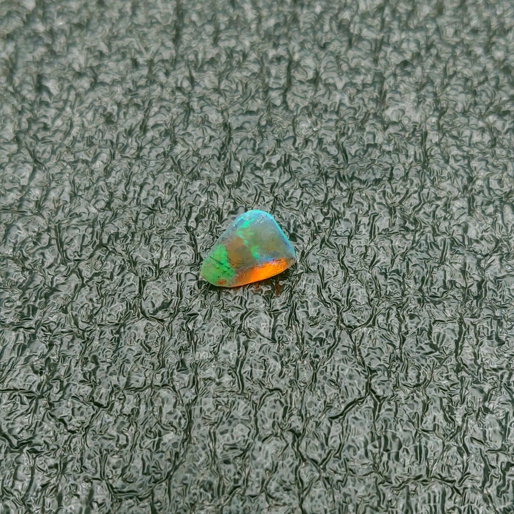 Spectacular Fire Top Gem Quality Welo Opal 0.98 ct  Litnon.com