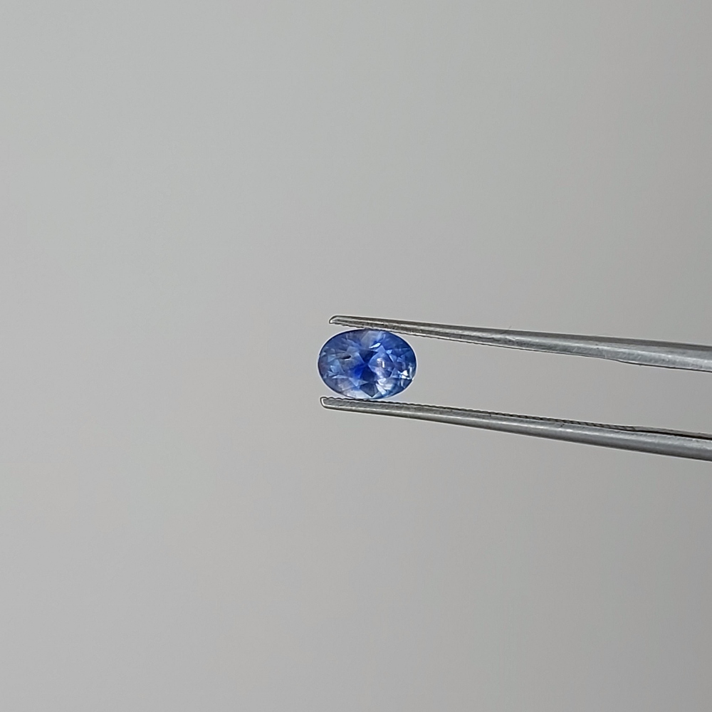 Natural Blue Streak Ceylon Sapphire 0.85 Carats Litnon.com