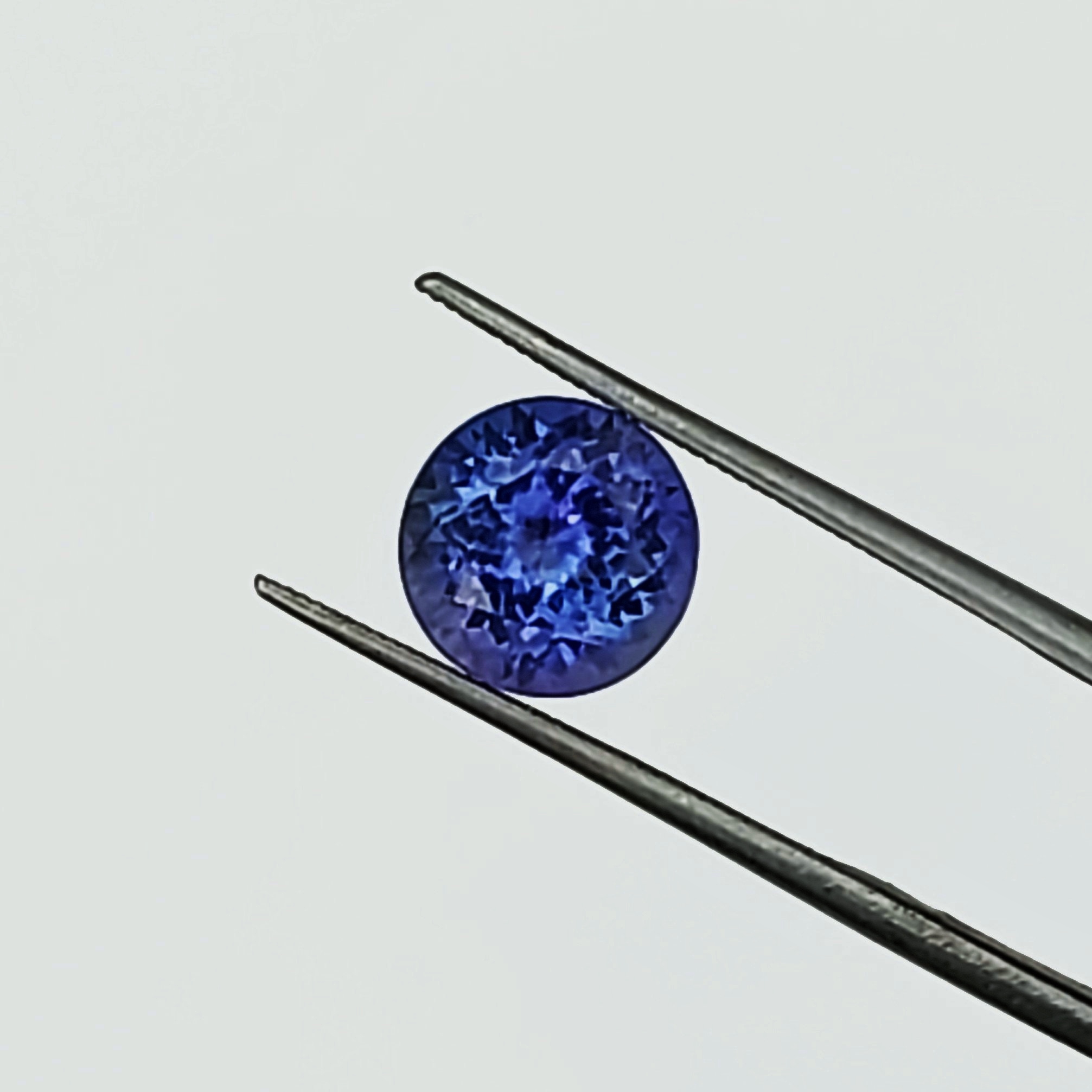 Bright and Pretty Natural Tanzanite 3.14 Carats Litnon.com