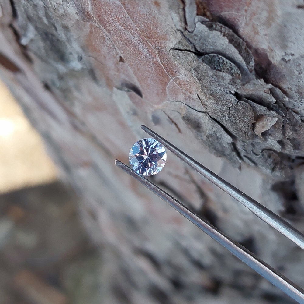 Diamond Cut Natural Lilac Ceylon Sapphire 0.68 ct  Litnon.com