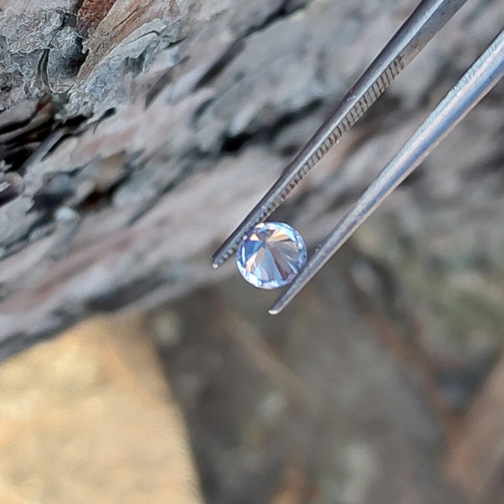 Diamond Cut Natural Lilac Ceylon Sapphire 0.68 ct  Litnon.com