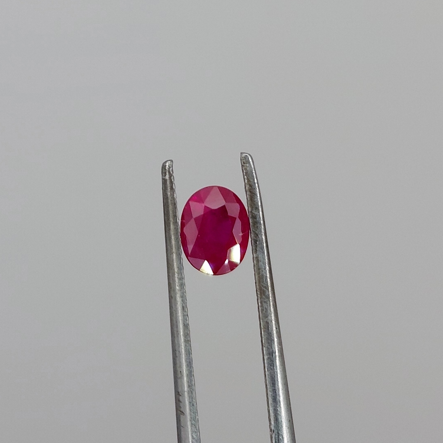 Natural Burmese Ruby - Vivid Red Oval Facet 0.67 Carats Litnon.com