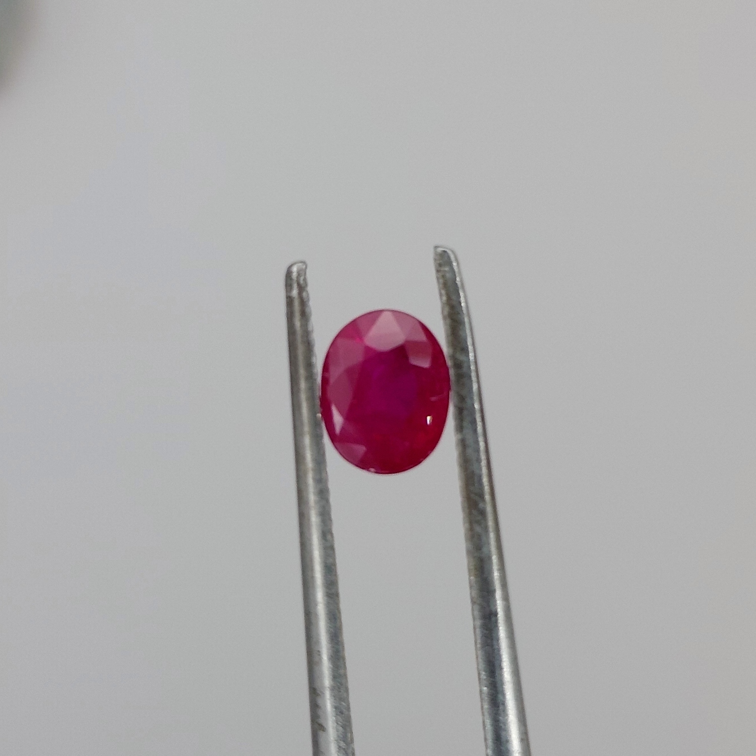 Natural Burmese Ruby - Vivid Red Oval Facet 0.67 Carats Litnon.com