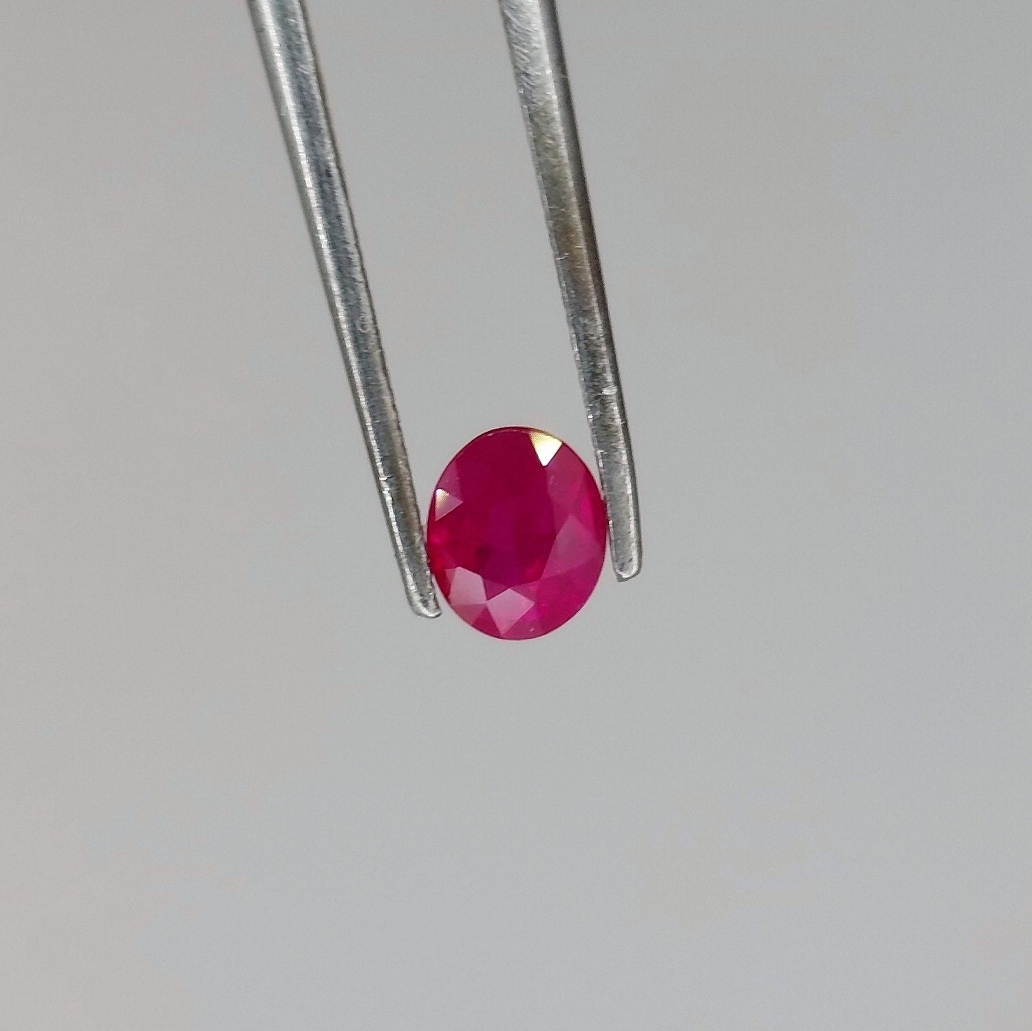 Natural Burmese Ruby - Vivid Red Oval Facet 0.70 Carat Litnon.com