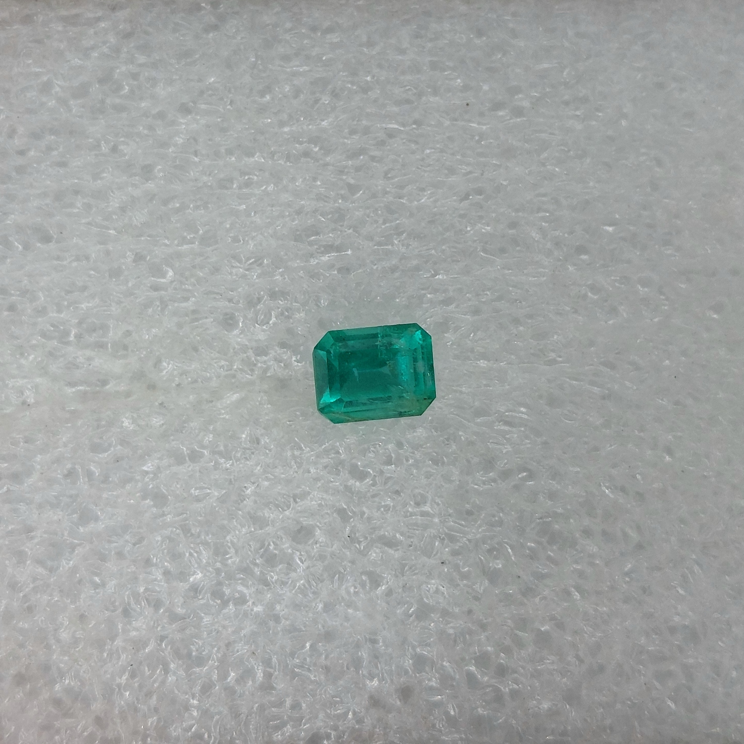 Natural Bright Fine Green Colombian Emerald 0.80 Carat Litnon.com
