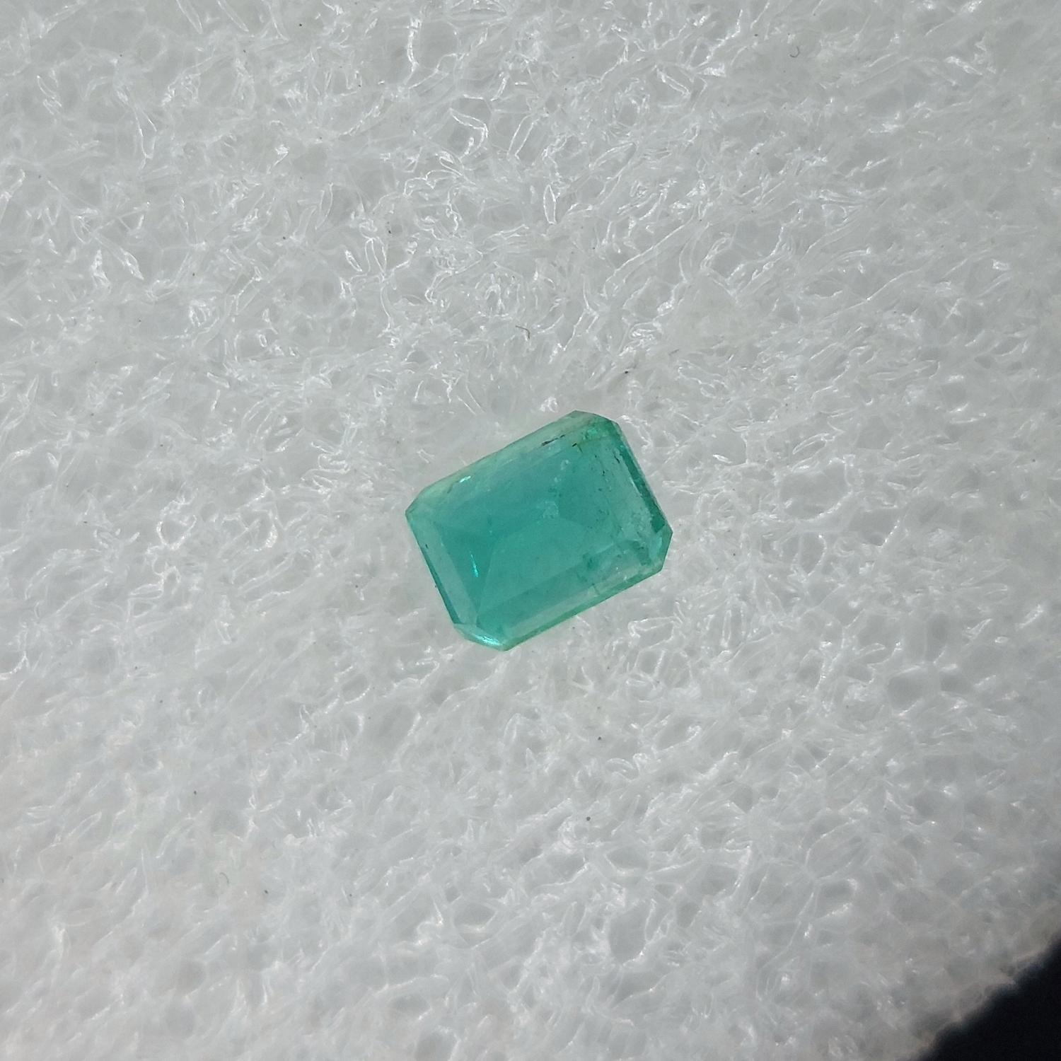 Natural Bright Fine Green Colombian Emerald 0.80 Carat Litnon.com