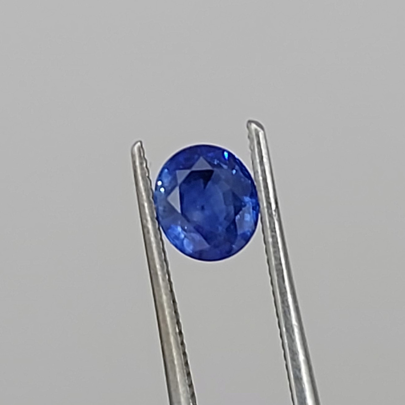 Fine Blue Natural Ceylon Sapphire 0.68 Carats  Litnon.com