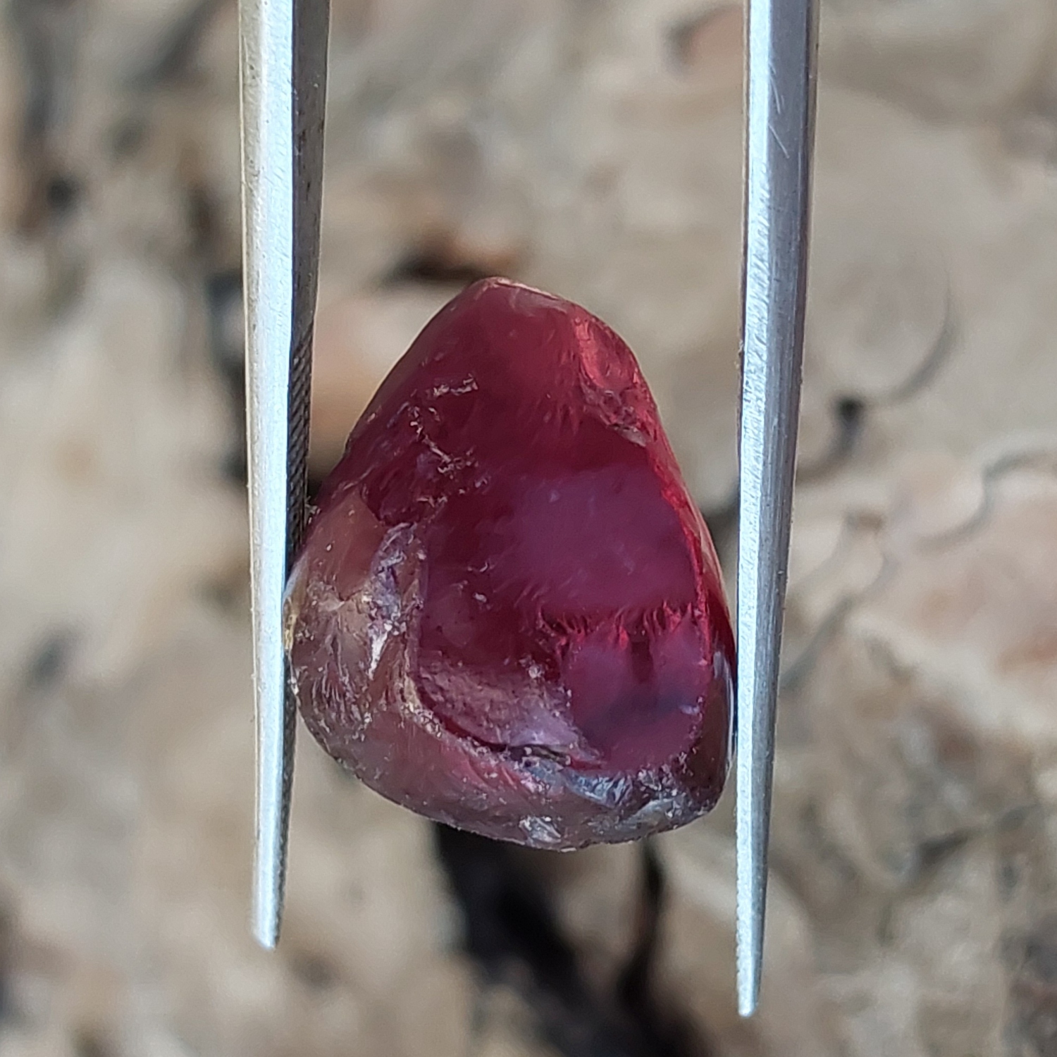 Quality Rhodolite Garnet Facet Rough Tanzania 15.63 ct  Litnon.com