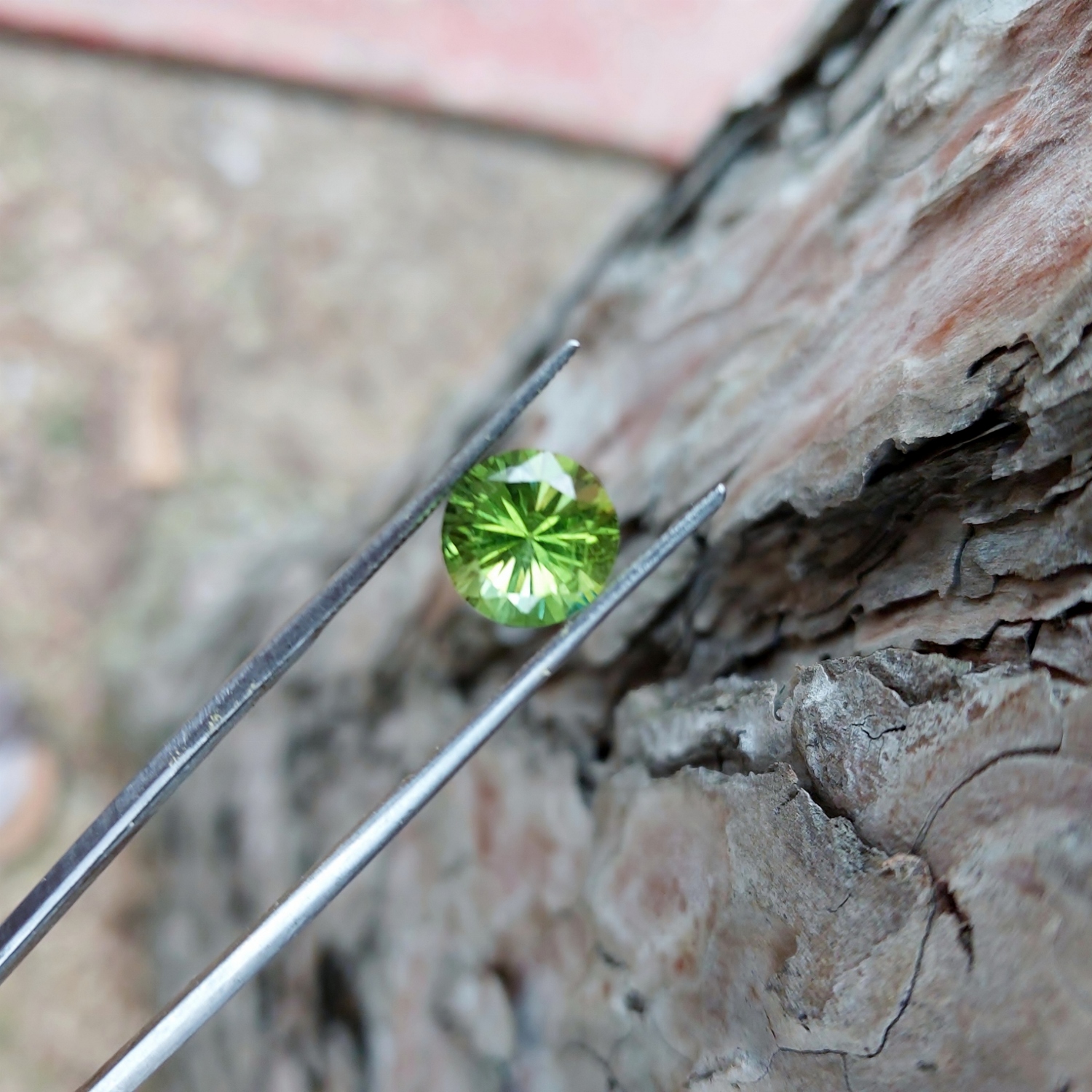 Fine Quality Bright and Pretty Arizona Peridot 2.81 Carats Litnon.com