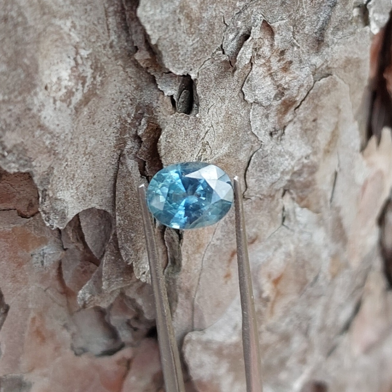 Large Bright Blue Montana Sapphire 1.77 Carats  Litnon.com