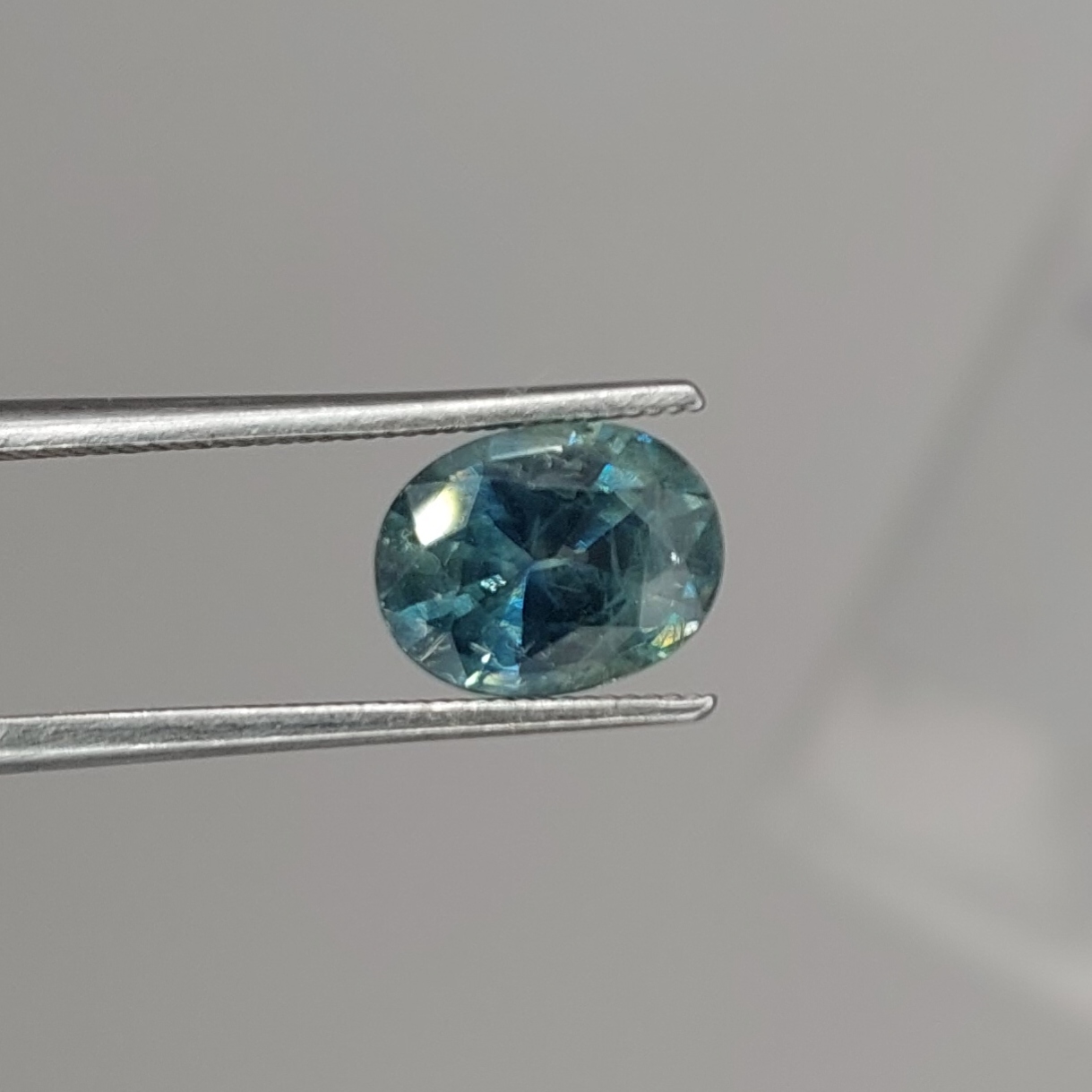 Large Bright Blue Montana Sapphire 1.77 Carats  Litnon.com