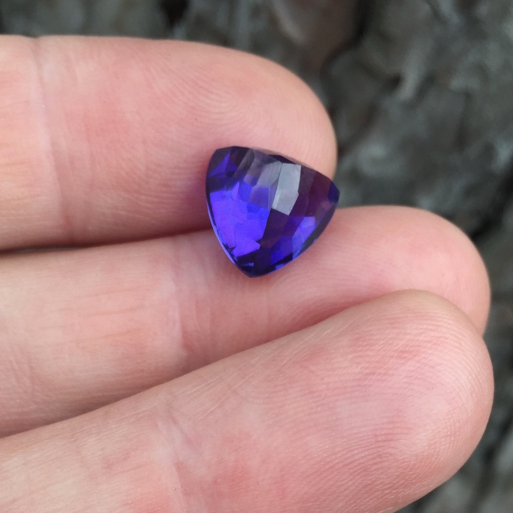 Color Quality and Value  Natural Tanzanite 7.28 Carats  Litnon.com