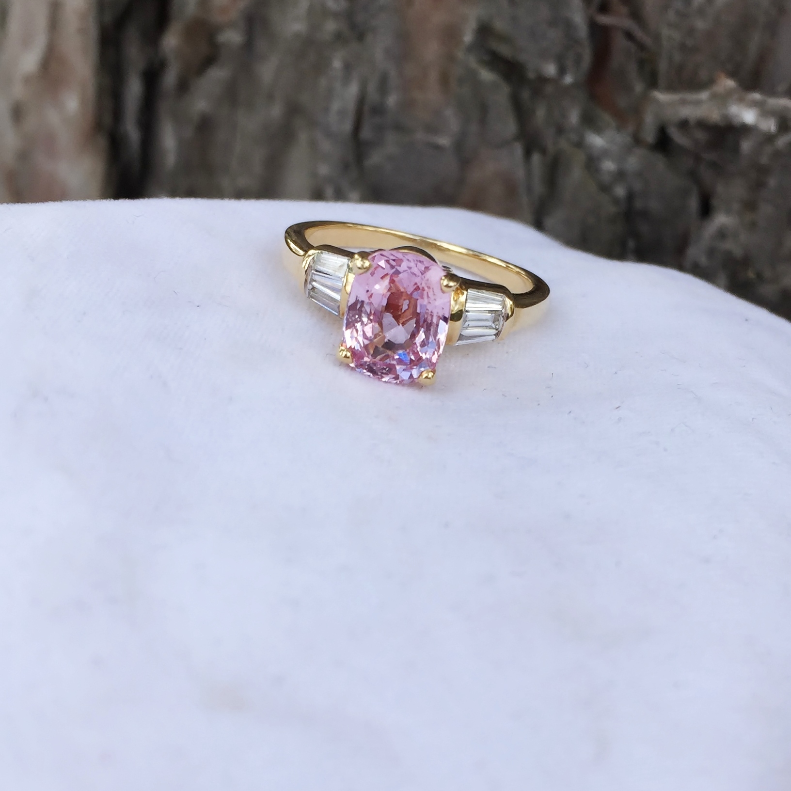 Natural 2.60 Carat Pink Ceylon Sapphire and Diamond 14 kt Ring  Litnon.com