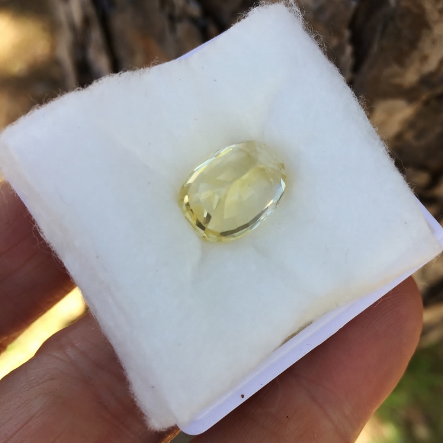 Big and Bright Natural  Yellow Sapphire Sri Lanka 9.80 Carats Litnon.com