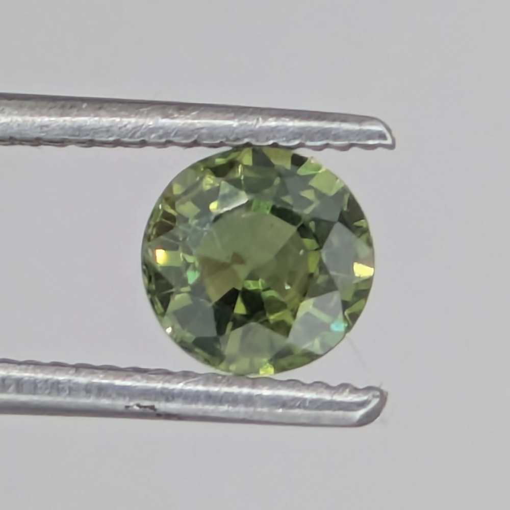Pretty Green Ceylon Sapphire 0.39 Carats Litnon.com