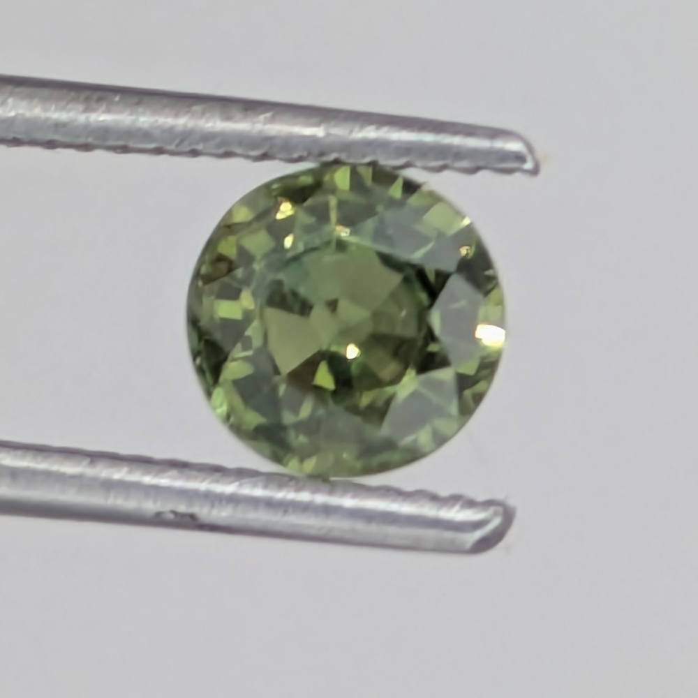 Pretty Green Ceylon Sapphire 0.39 Carats Litnon.com