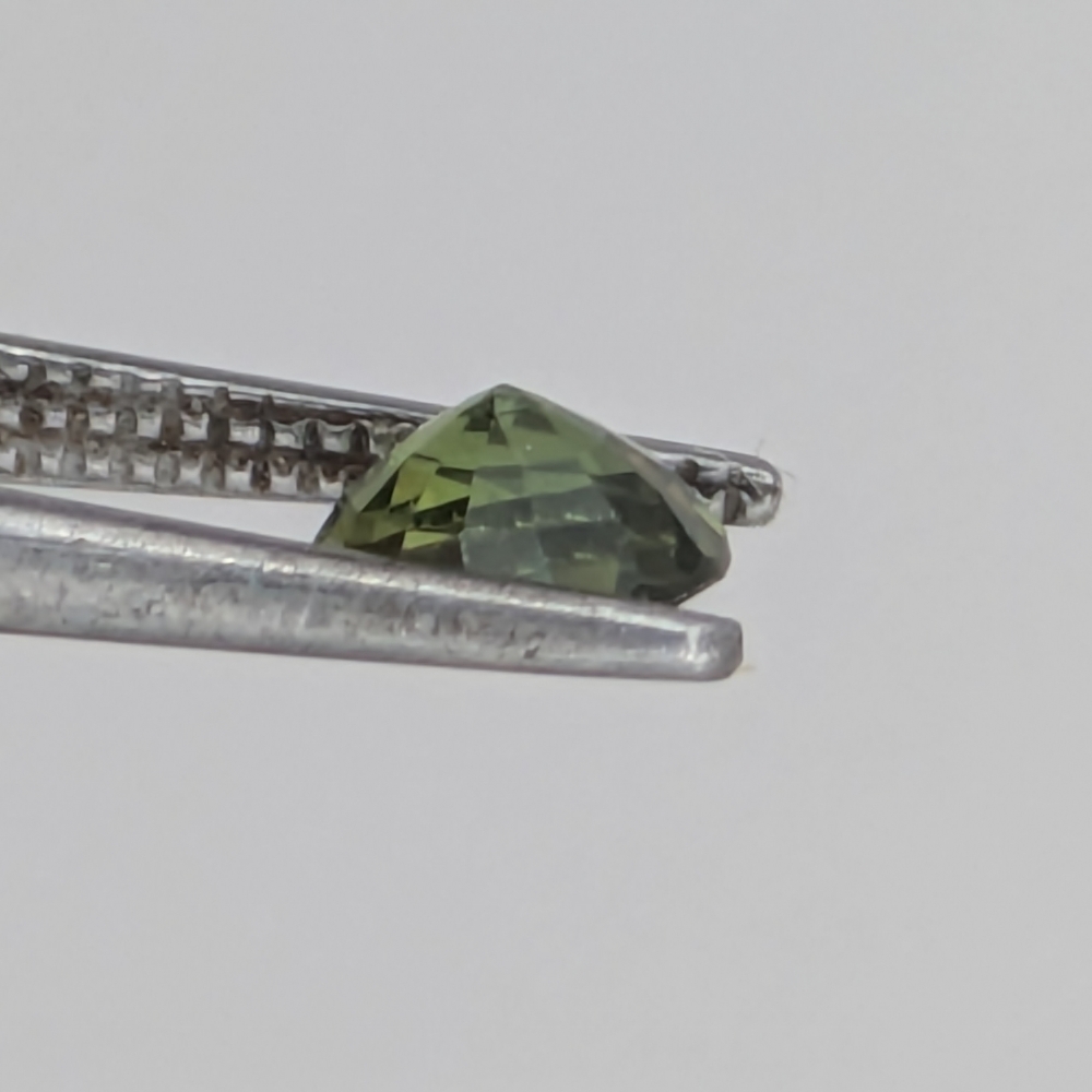 Pretty Green Ceylon Sapphire 0.39 Carats Litnon.com