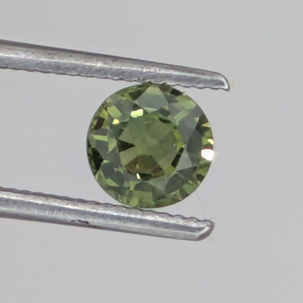Pretty Green Ceylon Sapphire 0.39 Carats Litnon.com