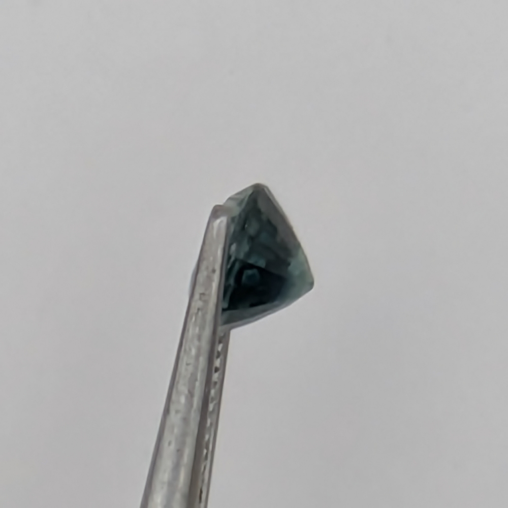 Pretty Green Australian Sapphire 0.82 Carats Litnon.com
