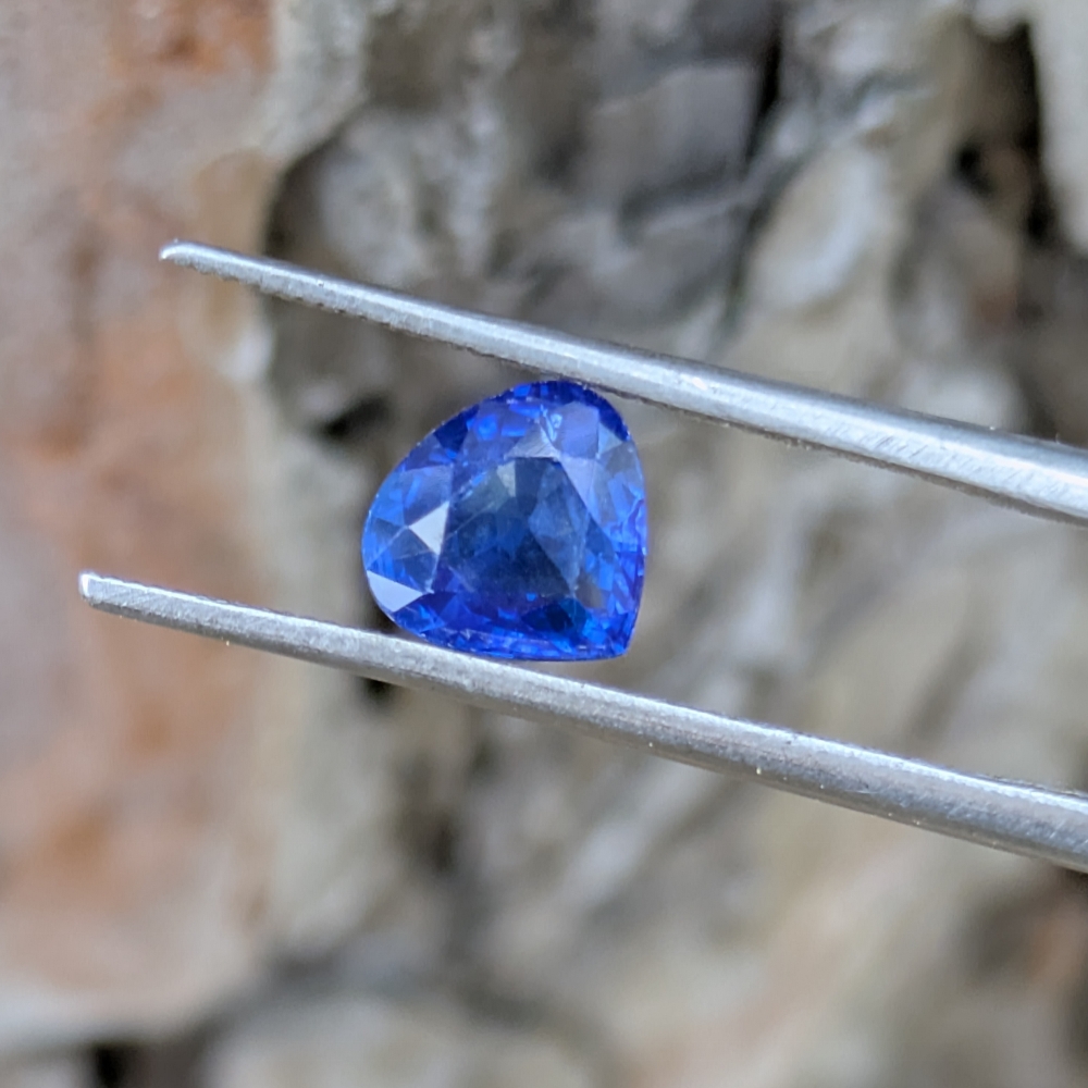 Very Pretty Royal Blue Ceylon Sapphire 1.46 Carats  Litnon.com