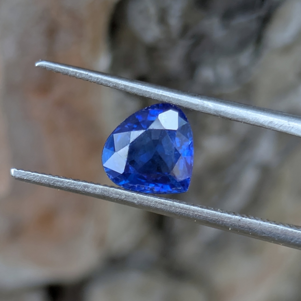 Very Pretty Royal Blue Ceylon Sapphire 1.46 Carats  Litnon.com