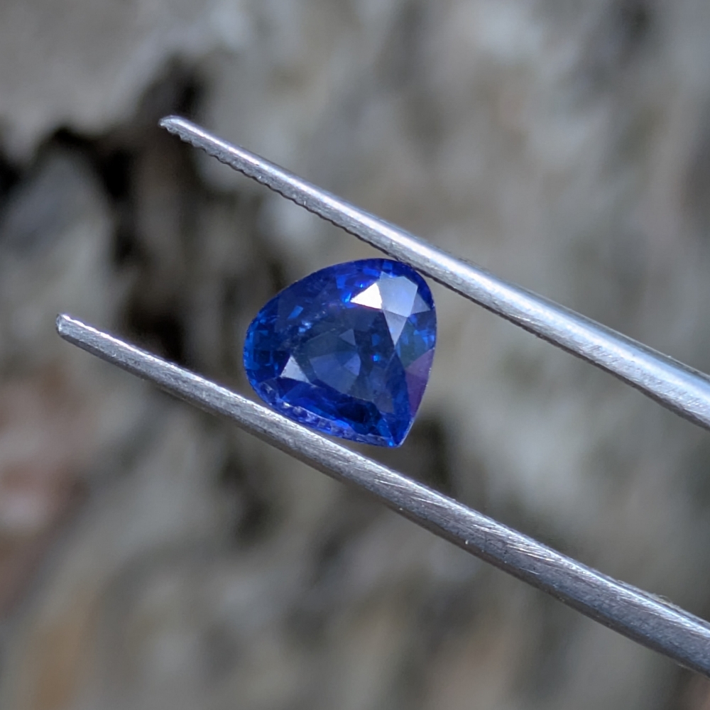 Very Pretty Royal Blue Ceylon Sapphire 1.46 Carats  Litnon.com