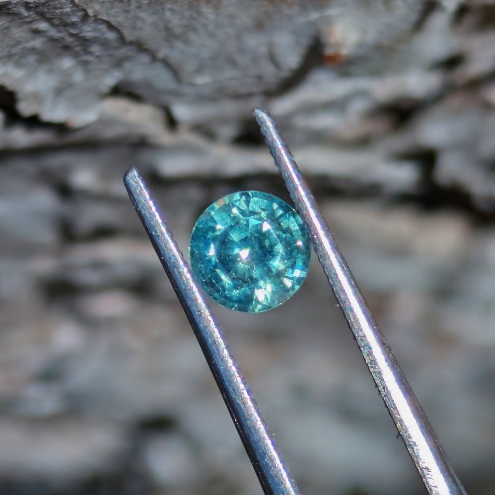 Bright Natural Teal Montana Sapphire  0.79 Carats  Litnon.com