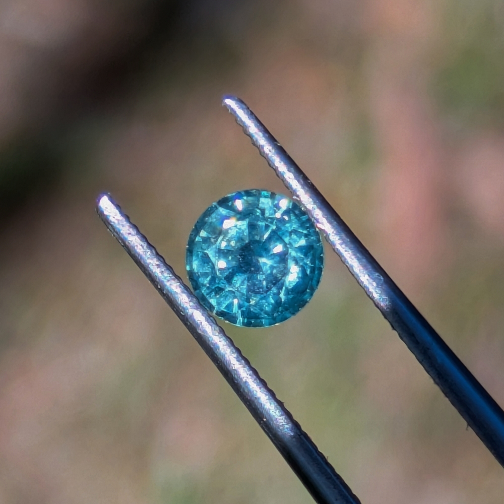 Bright Natural Teal Montana Sapphire  0.79 Carats  Litnon.com