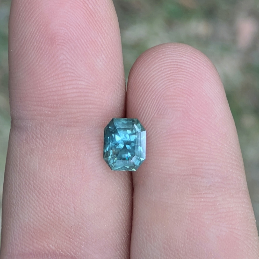 Pretty Moody Green to Blue Montana Sapphire 1.89 Carats Litnon.com