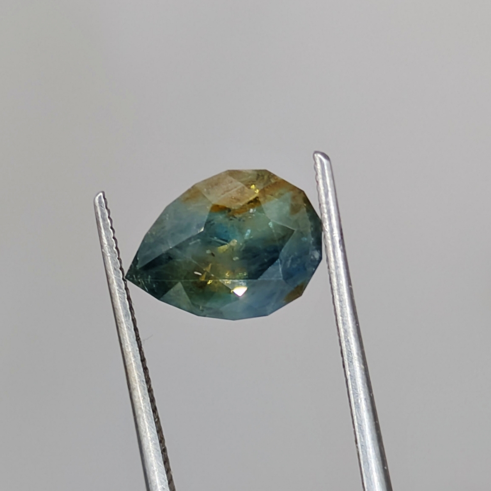 Large Natural Blue Montana Sapphire With Yellow Yolk 2.95 Carats Litnon.com