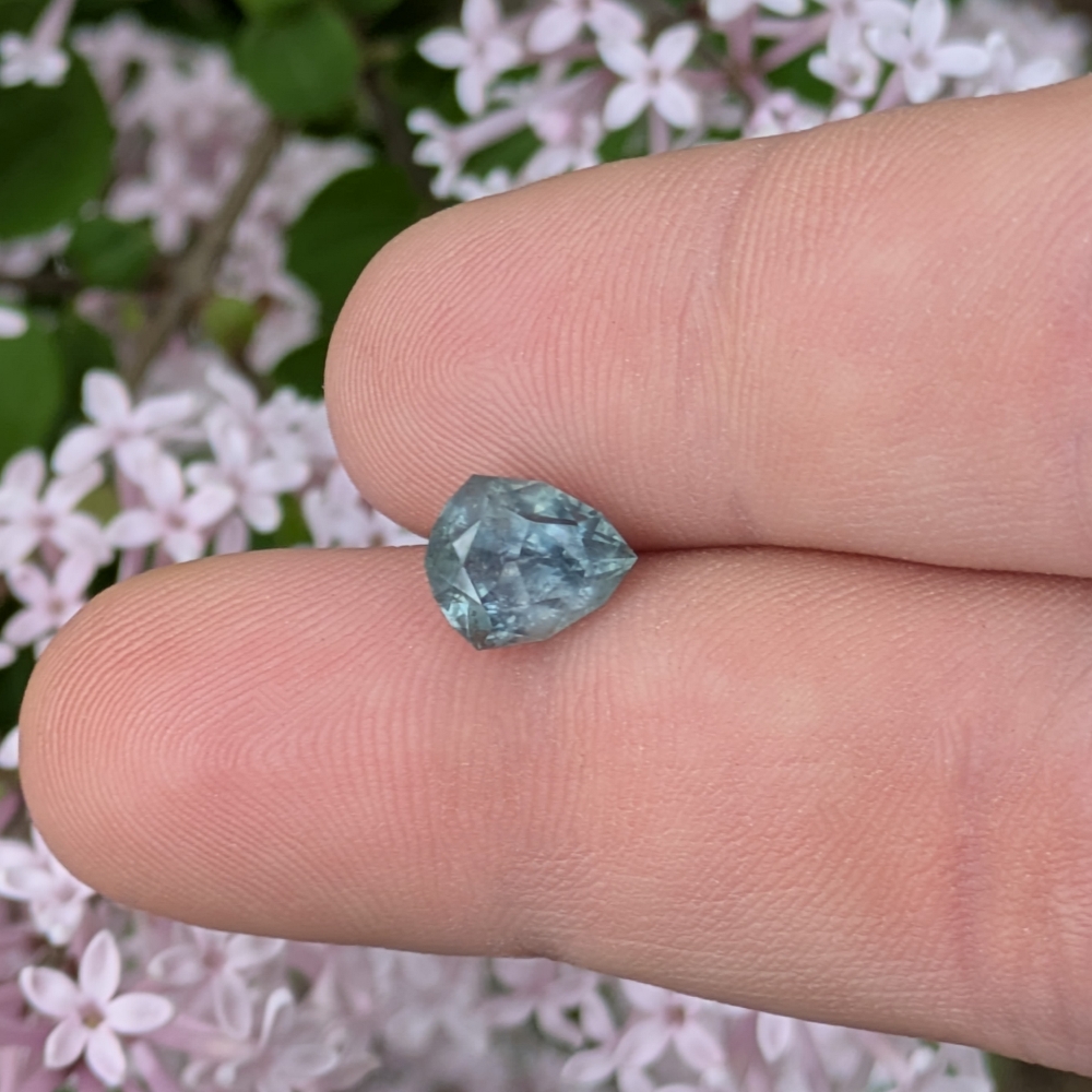 Large Natural Light Blue to Green Montana Sapphire  3.82 Carats Litnon.com