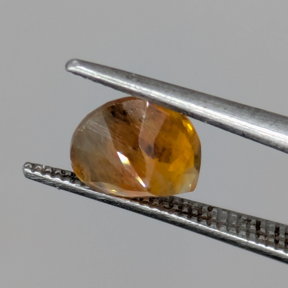 Pretty Orange Montana Sapphire 1.27 Carats Litnon.com