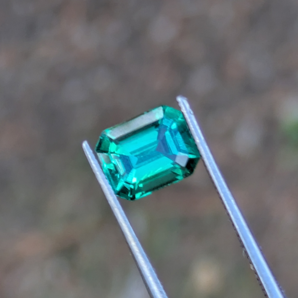 Intense Green Hydrothermal Emerald 1.54 ct Litnon.com