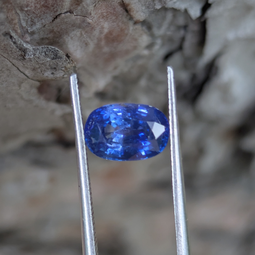 Very Pretty Royal Blue Ceylon Sapphire 1.92 Carats  Litnon.com