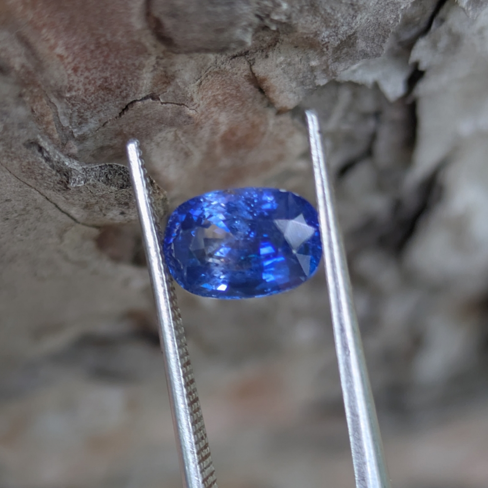 Very Pretty Royal Blue Ceylon Sapphire 1.92 Carats  Litnon.com