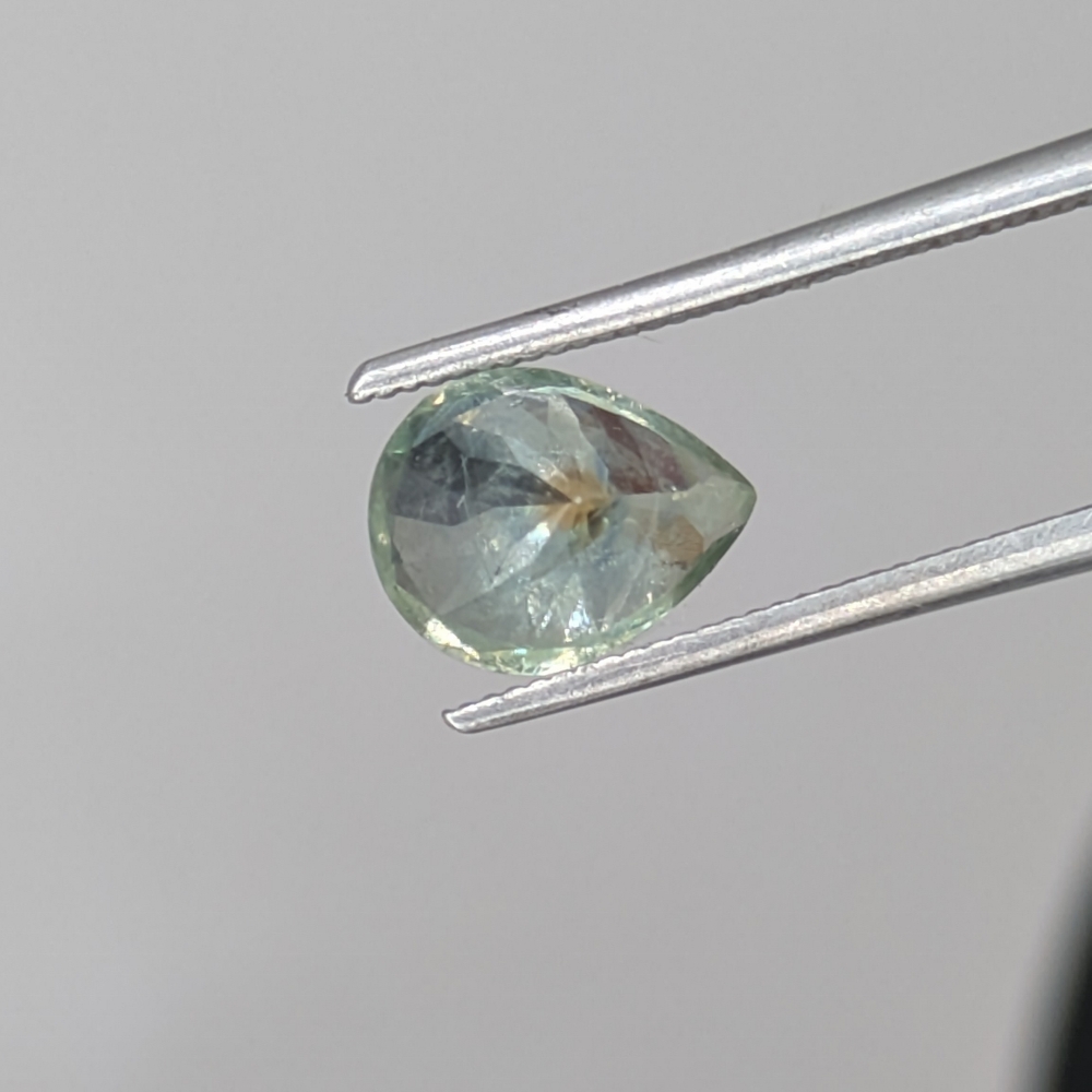 Well Cut Moody Yellow Green Montana Sapphire 1.53 Carats Litnon.com