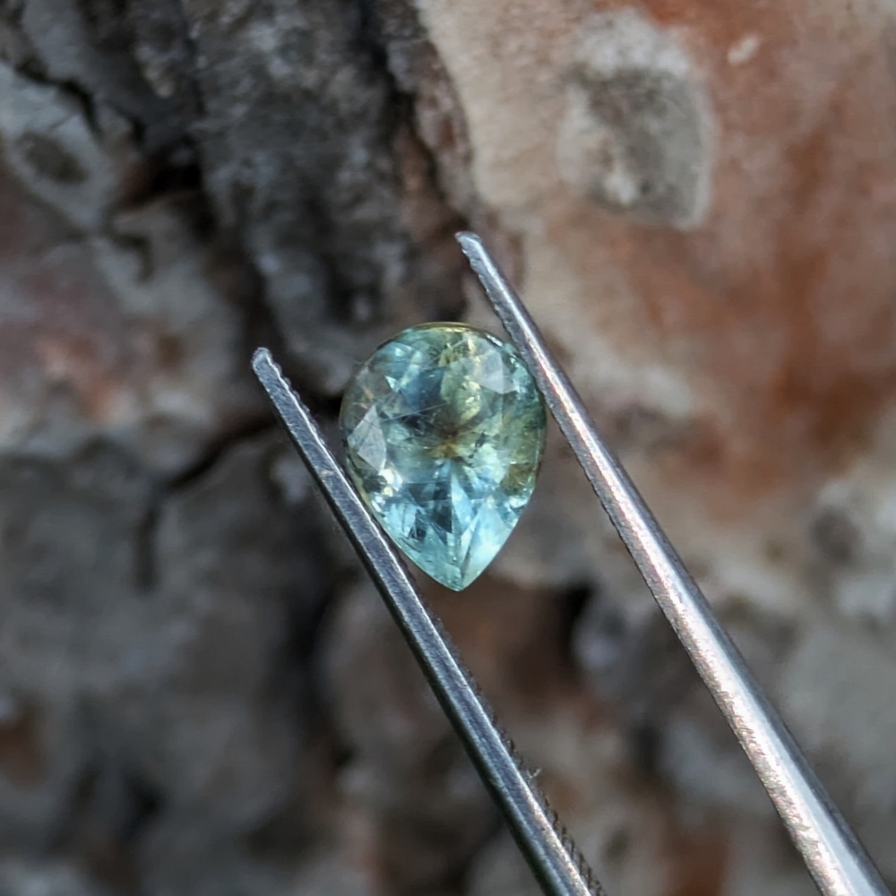Well Cut Moody Yellow Green Montana Sapphire 1.53 Carats Litnon.com