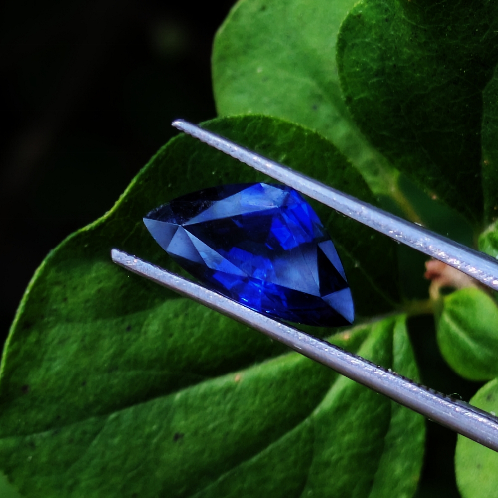 Dark Royal Blue Natural Sapphire – Thailand 2.94 Carats Litnon.com