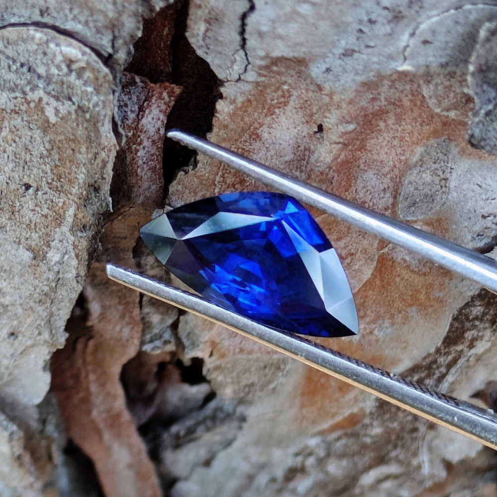 Dark Royal Blue Natural Sapphire – Thailand 2.94 Carats Litnon.com